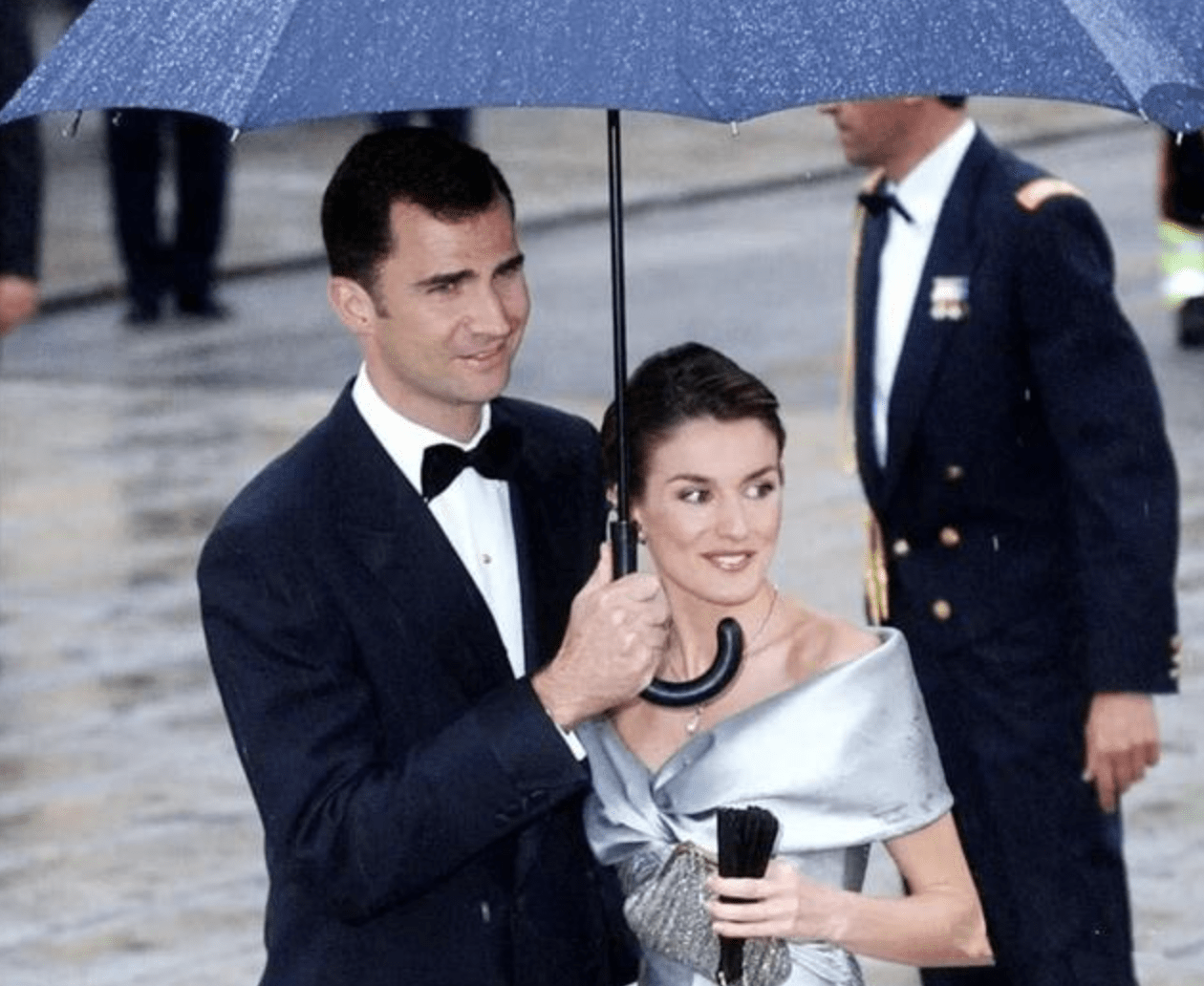 结缘下雨天西班牙王后最美瞬间太迷人国王旁若无人秀恩爱