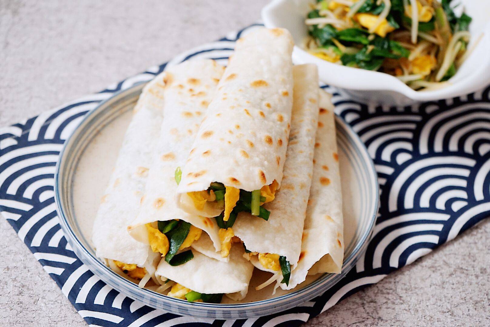 寒冬给肠胃增加动力,这道蔬菜卷饼,醇香吃不够,每次做都盘光光