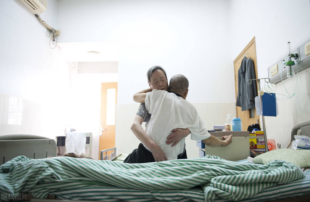 老人捂死患病30年的妻子高喊对不起你同意安乐死合法吗