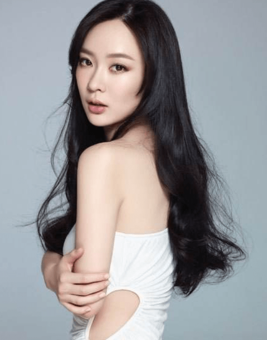 不过抛开室内吸烟的问题不谈,霍思燕可以说是一位合格的妈妈.