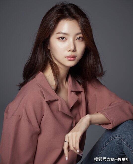 李佳恩转行当演员,电影却因内容不适受到限制播出,她还能出道吗?