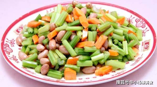 花生与它是绝配,每天吃一点,不仅能67清热解毒,还能生津润燥!_芹菜