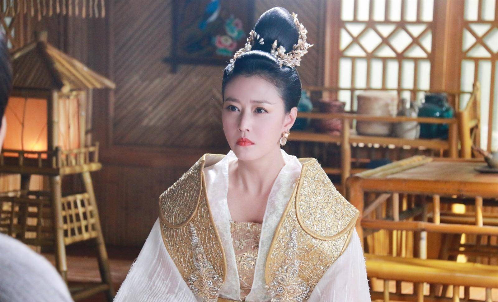 原创周海媚年轻时有多绝色看到她后心疼周芷若的结局