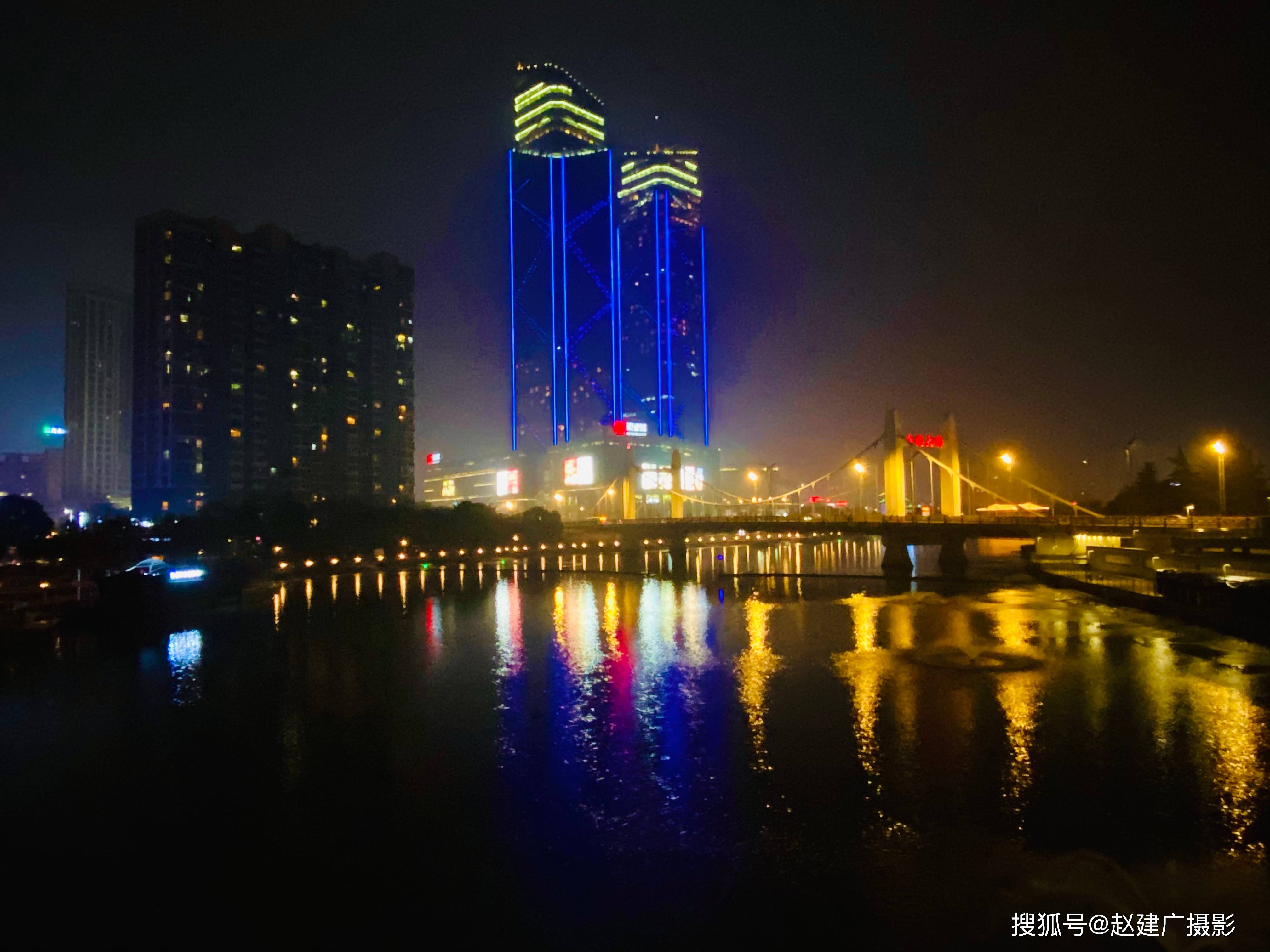 湖州河边赏夜景
