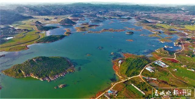 山水相依鳥舞翩翩雲南沾益海峰溼地萬餘隻候鳥來棲