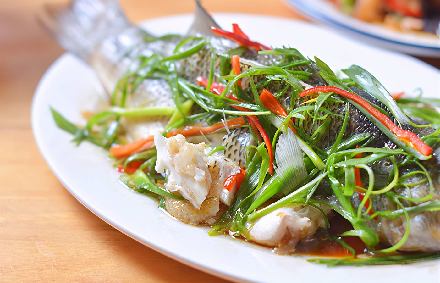 做清蒸鱼时大厨教你3个小技巧鱼肉鲜嫩好吃还没腥味收藏了