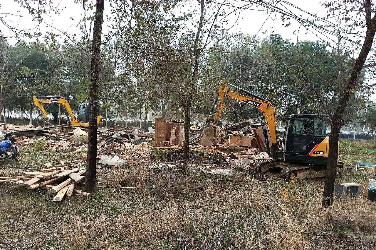 武汉市新洲区李集街力啃硬骨头一处违法建设被拆除