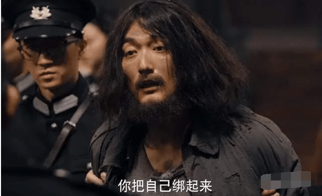 等到白大帅的手下找到他的时候,观众却发现他特别的落魄,一点都不像