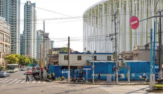 他们还设计了广州万达花都剧院所画的效果图是这样子都离不开几个元素