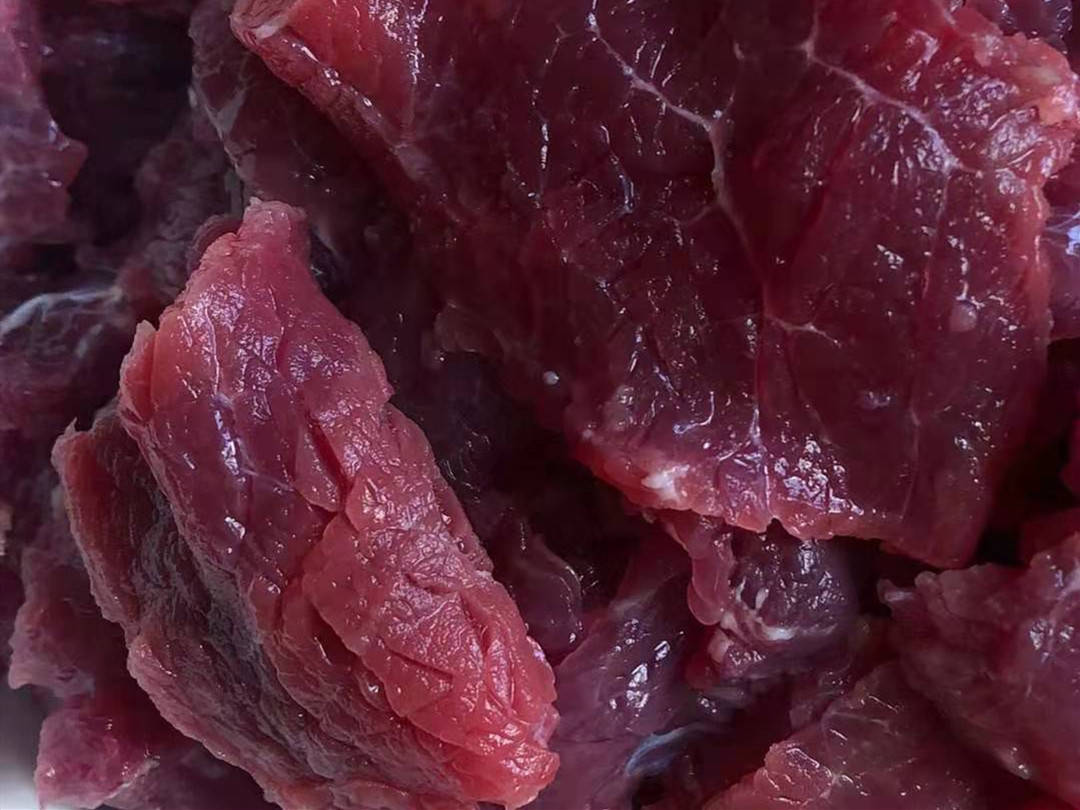 原创腌牛肉时只加料酒和淀粉可不对多加这一物肉嫩口感爽滑