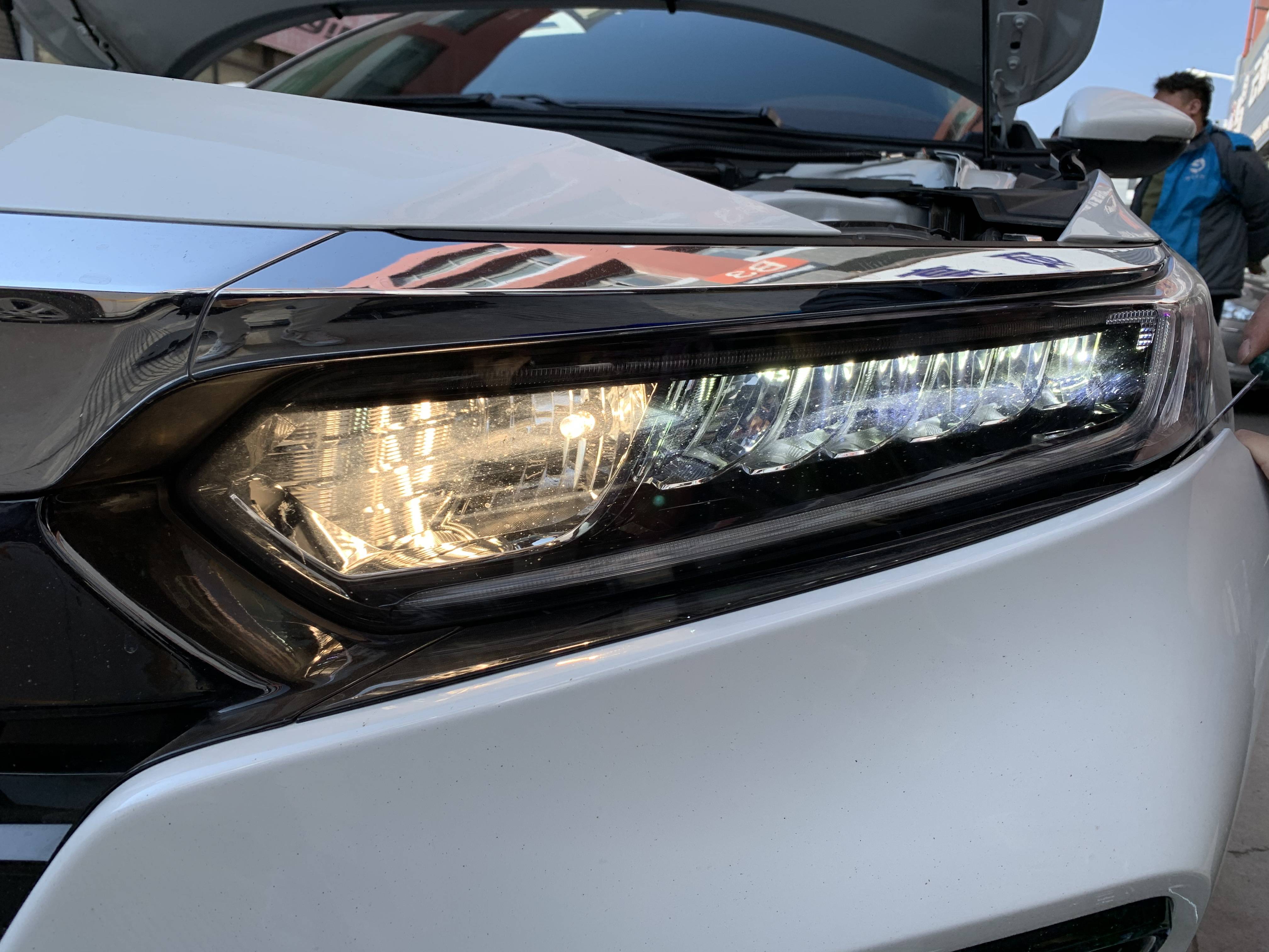 昆明十代雅阁远光不亮车灯改装led透镜一抹蓝红色日行灯