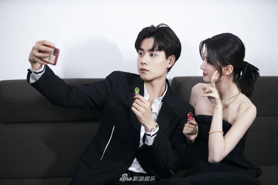 从《欢乐颂》中被人熟知的乔欣,最近和胡一天合作《小风暴》中又一次