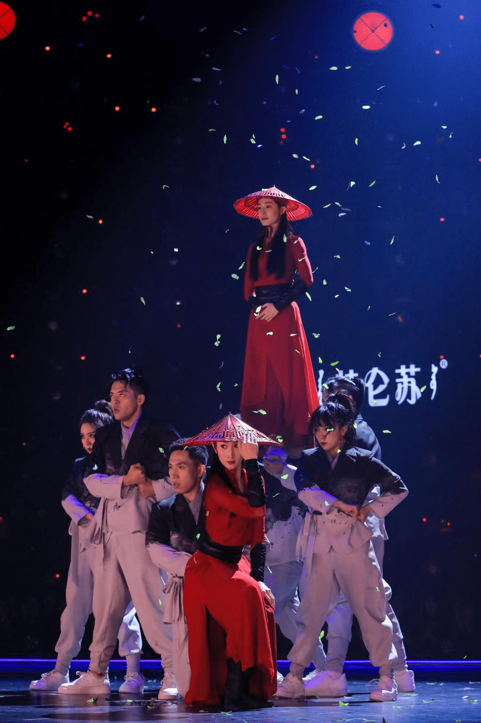 舞蹈风暴第二季上演音乐盛典华宵一朱瑾慧变身侠女跳莲