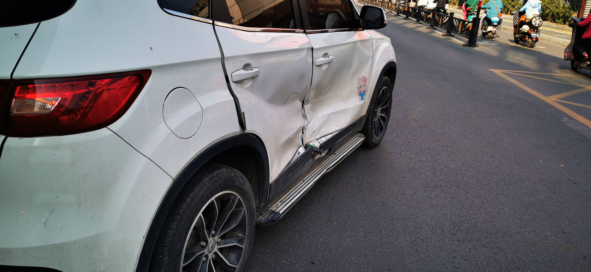 比亚迪汉ev安全性如何看看发生事故的车主怎么说