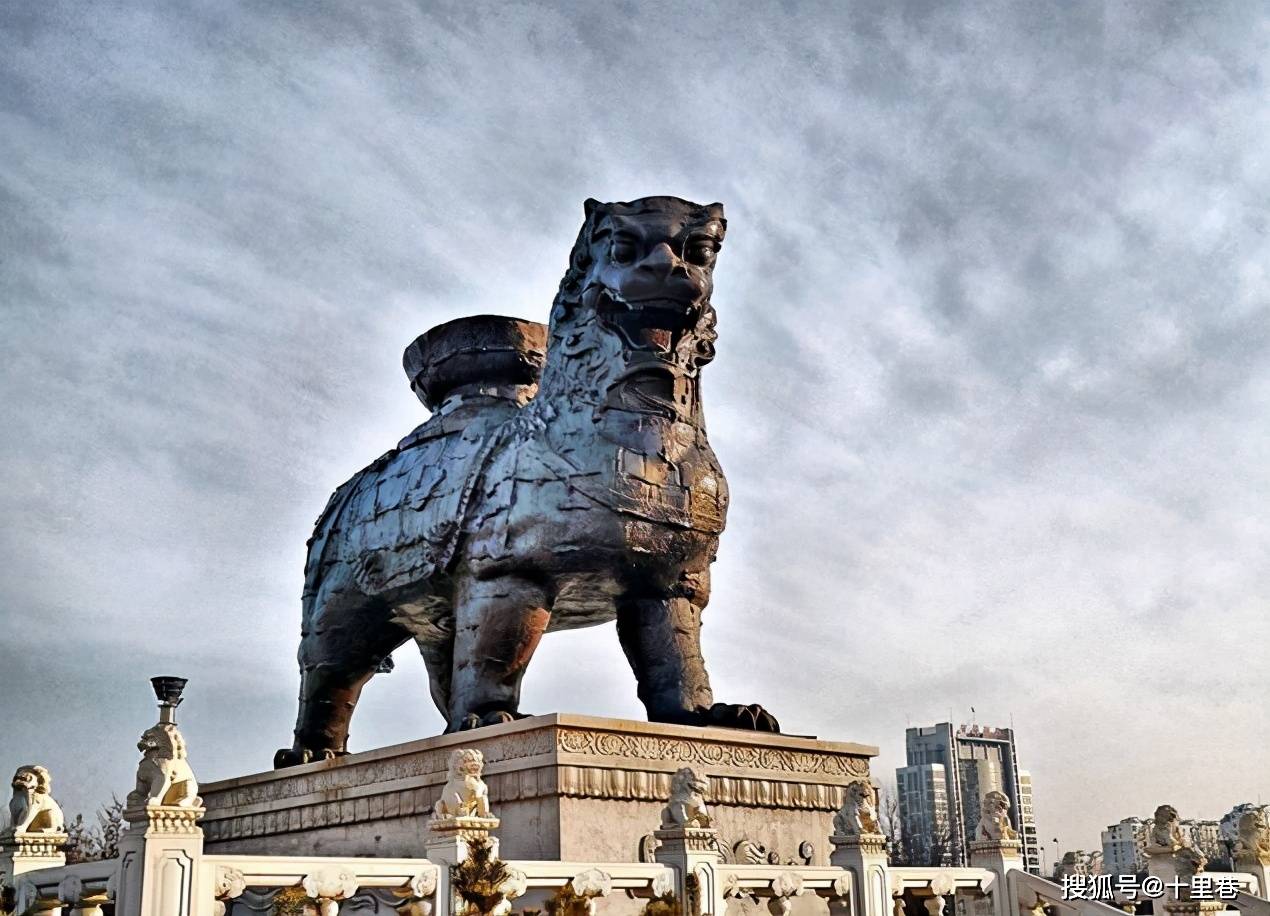 沧州铁狮子重32吨,屹立千年没有倒下,却倒在自作聪明的专家上
