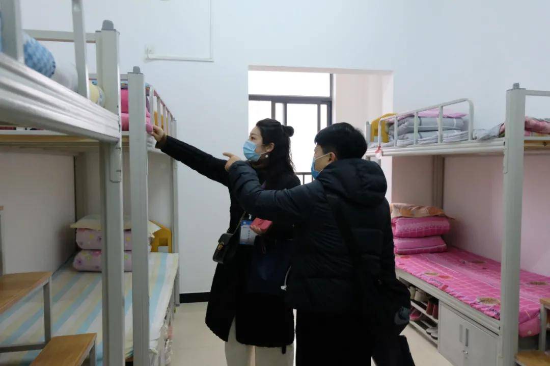 点赞南阳市五中八全校区举行家长开放日活动