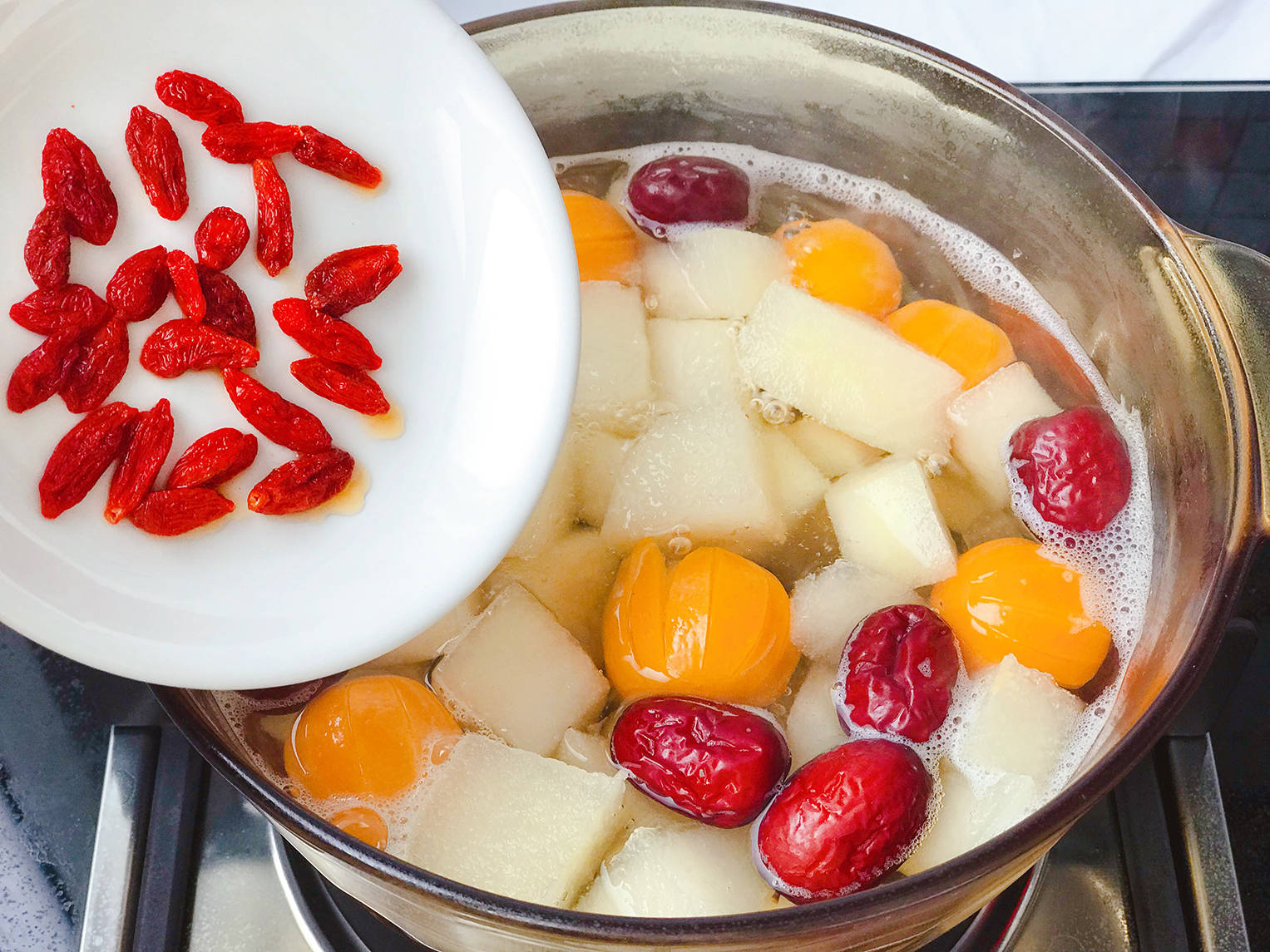 雪梨和它一起煮隔三差五喝1次滋阴润肺助家人提高免疫力