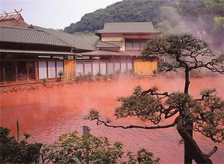 日本著名的“地狱”温泉，只能观赏不能泡，网友：中看不中用