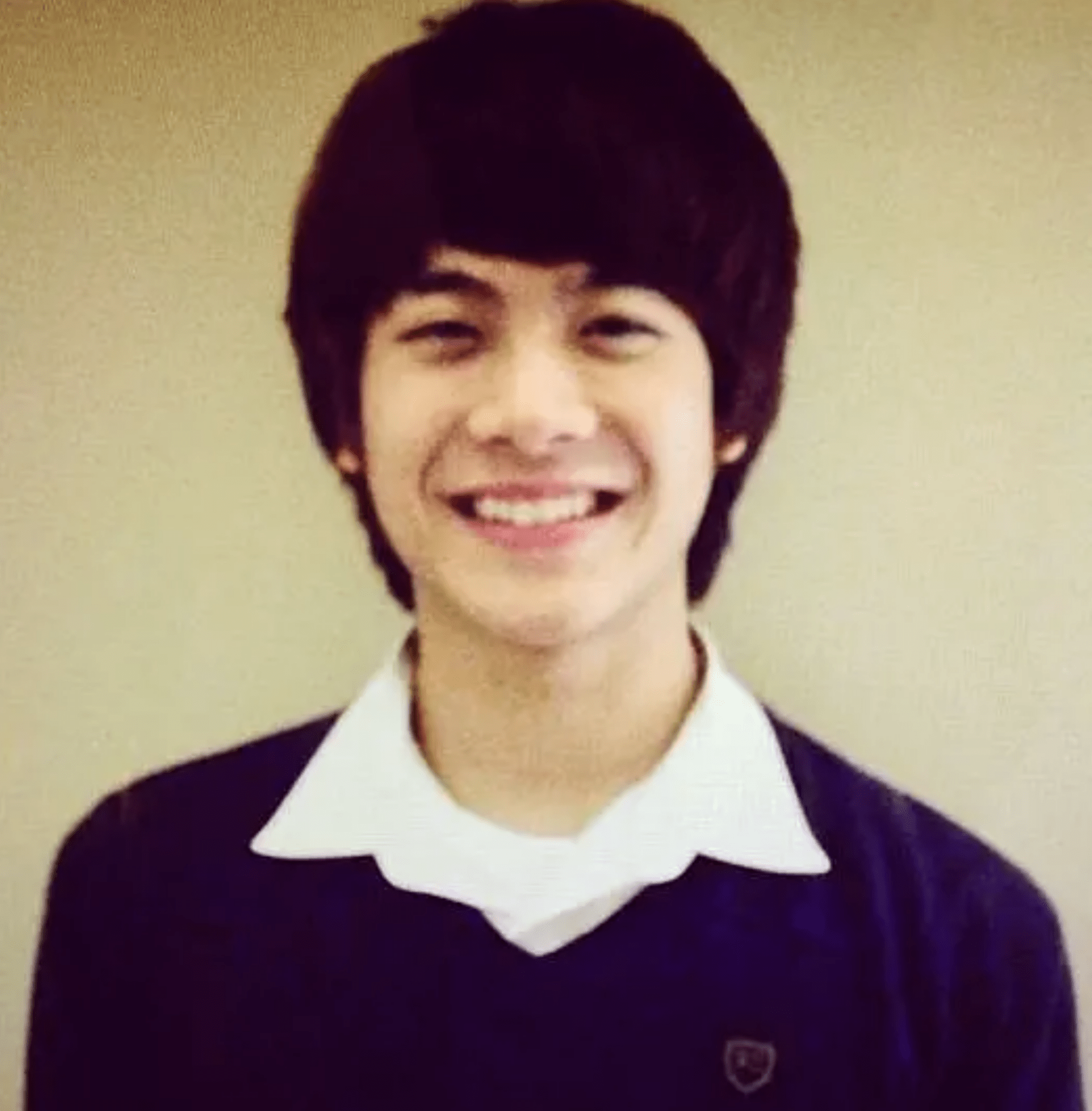 由于继承了父母优秀的基因,王嘉尔小时候就展现出异于常人的运动天赋