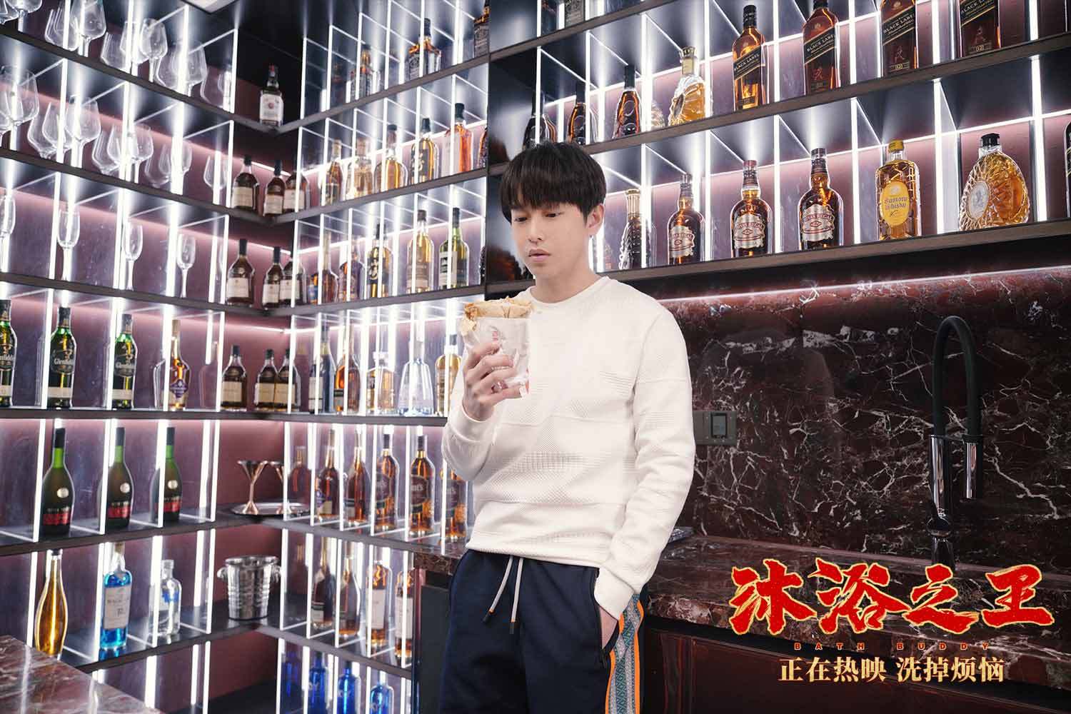 《沐浴之王》发布"身心舒爽"海报 票房破2亿惊喜彩蛋欢乐加倍