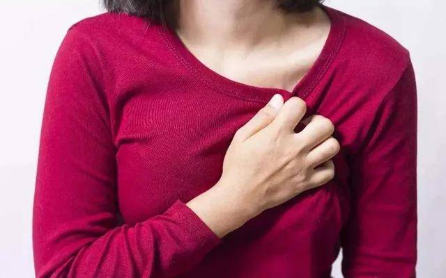 的肠胃紊乱,比如:没有食欲,吃东西没有味道,总是感觉自己的肚子胀胀的