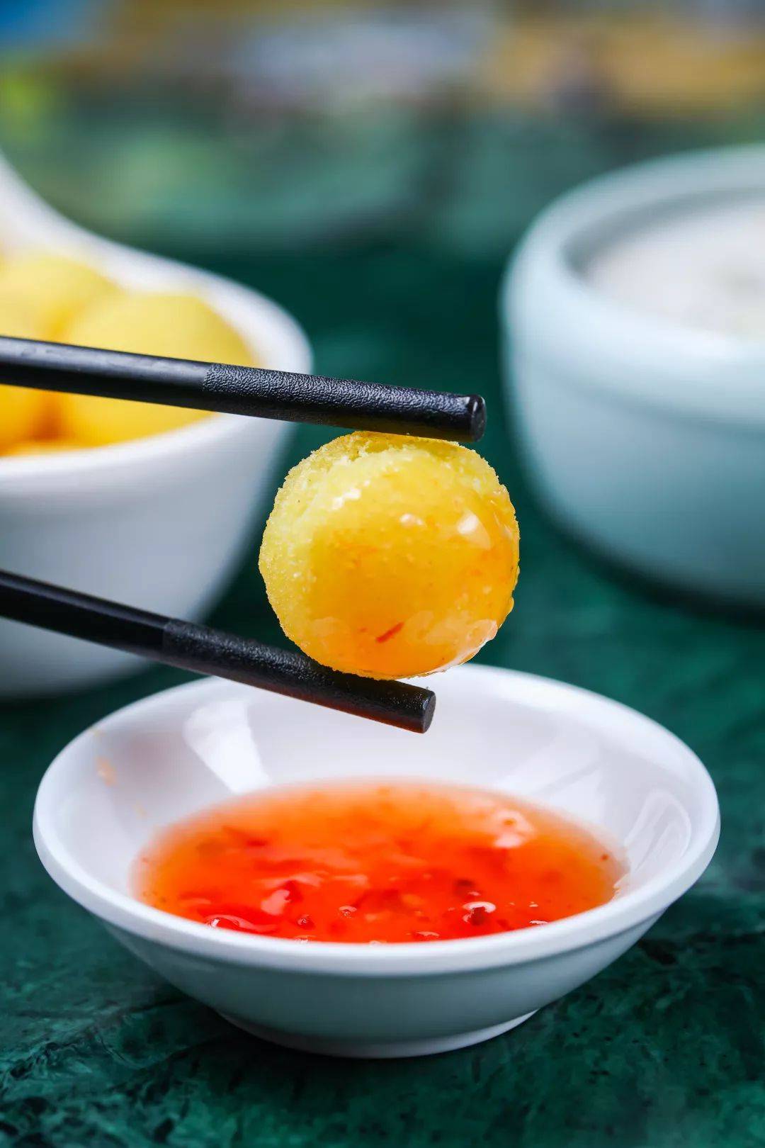 以泰式火锅为根基主打海鲜和特色小吃的特色火锅美食