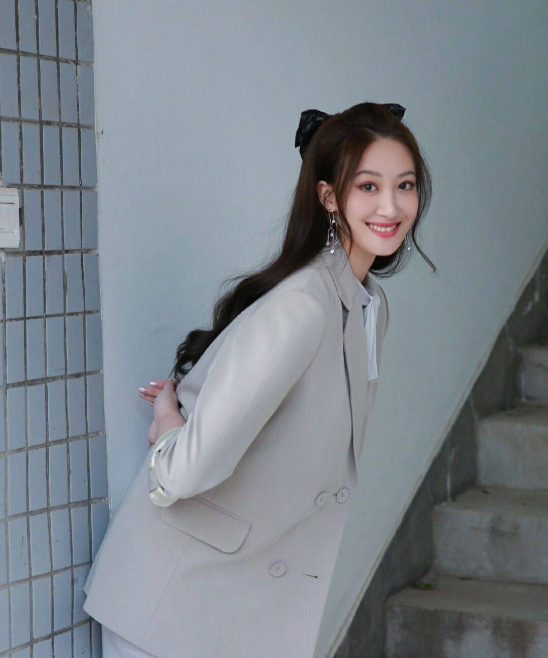 同当老板,张嘉益捧人有道,而他四年白努力,旗下艺人一个没红_凌孜