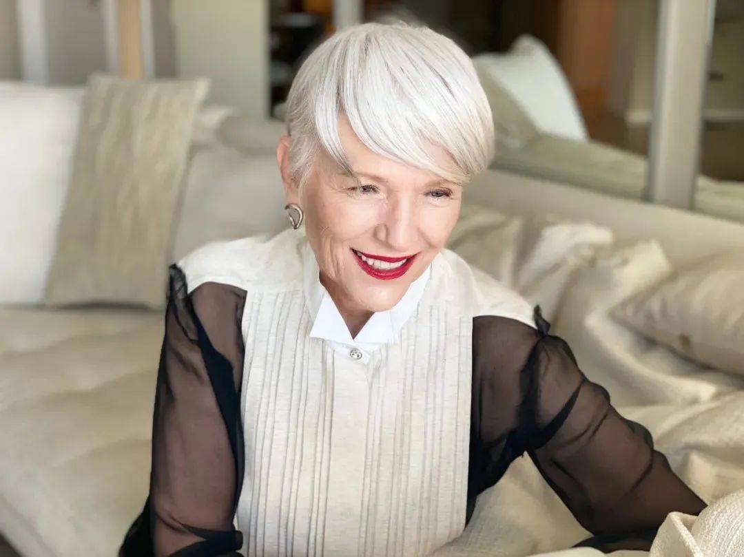 特斯拉ceo母亲,72岁超模maye musk维持好身材竟靠"一日吃8餐"