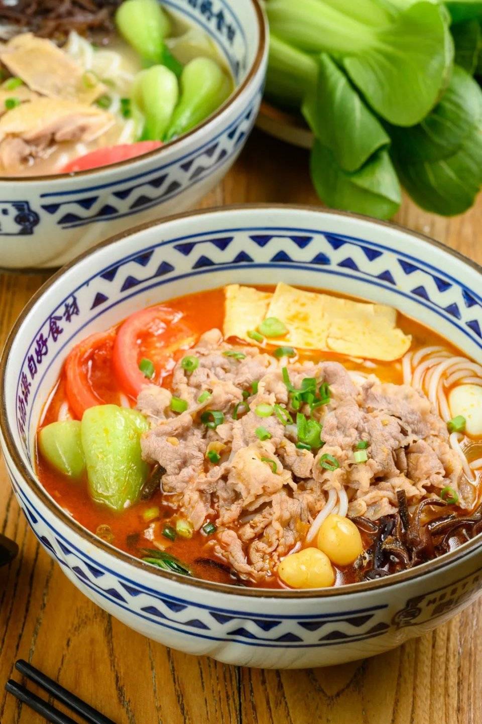 这款双椒肥牛米线,辣味十足,入口瞬间感受舌尖的跳跃,治愈广州的寒冷