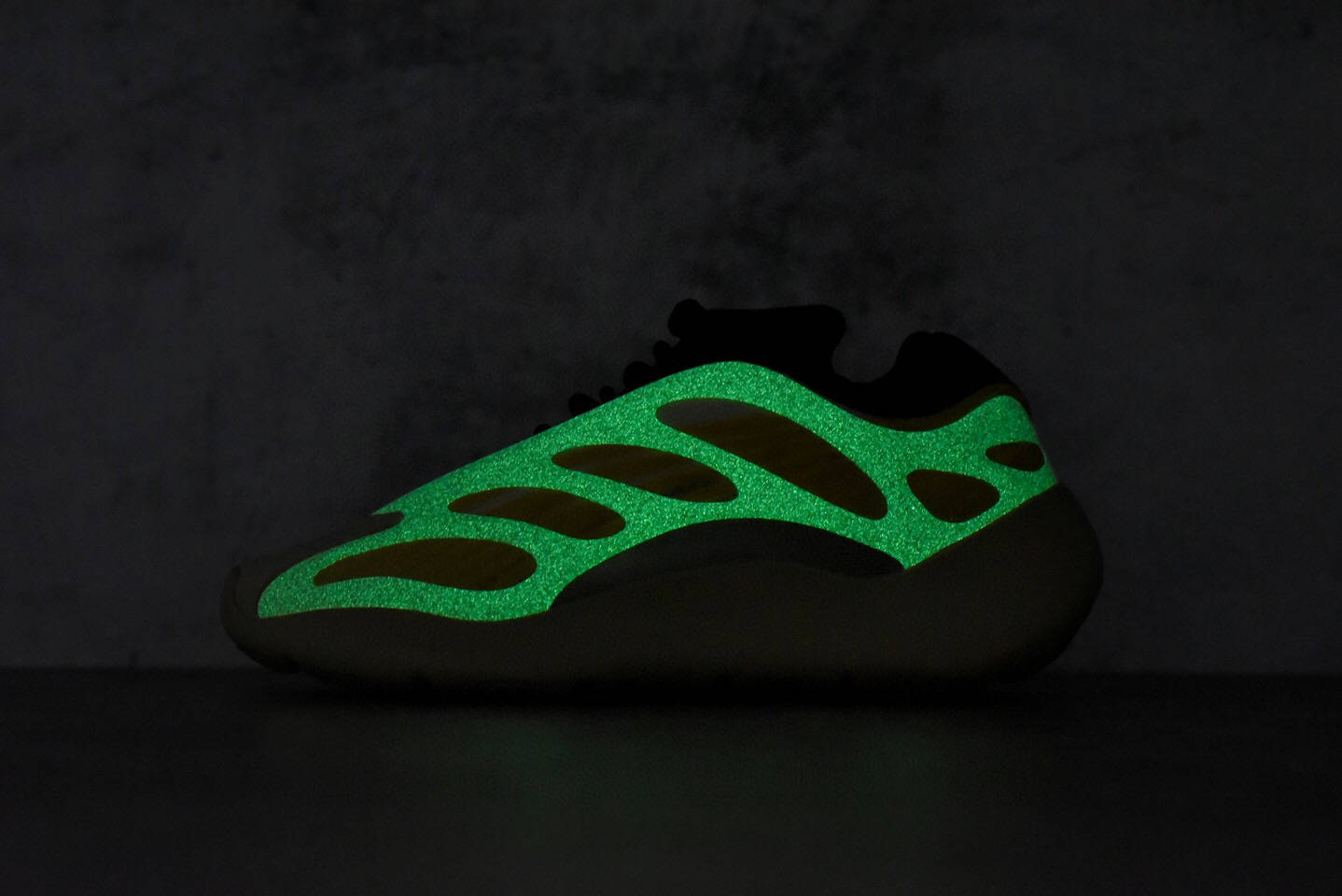 椰子红花籽 yeezy 700v3 safflower adidas 阿迪达斯运动鞋对比