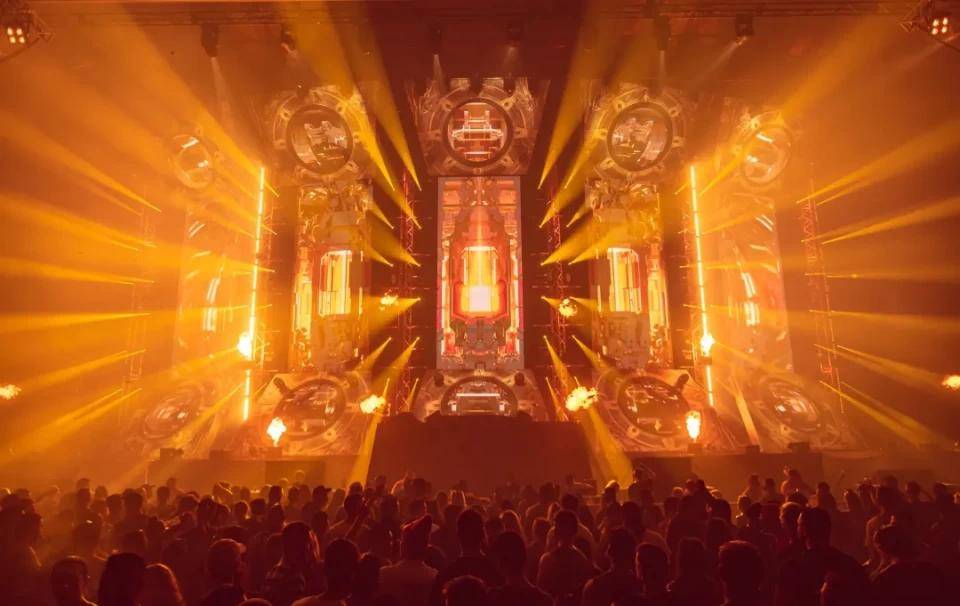 舞美云仓不可错过的舞台设计让我们一起云蹦迪