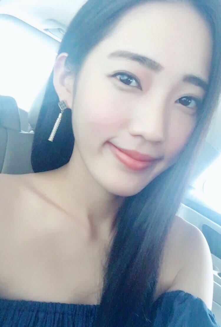 王棠云平时在ins等等社交软件上,也充分展示了什么叫白富美的精致生活