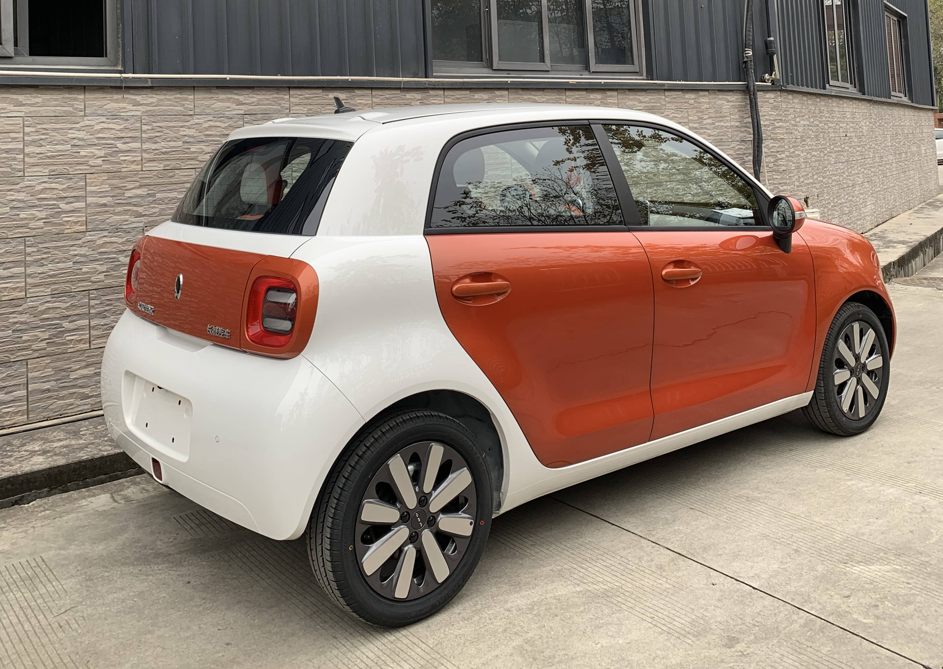 家用第二辆代步车,燃油还是电动?以欧拉黑猫和飞度为参考开聊