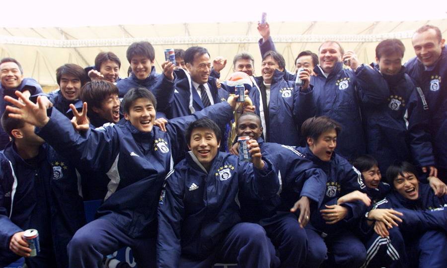 2001年12月16日甲a第26轮大连实德庆祝甲a夺冠
