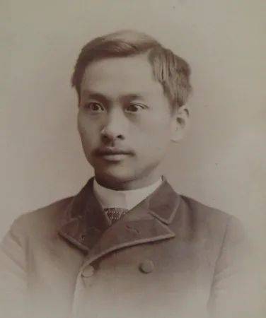 容闳一个向曾国藩提出赴美留学计划的人