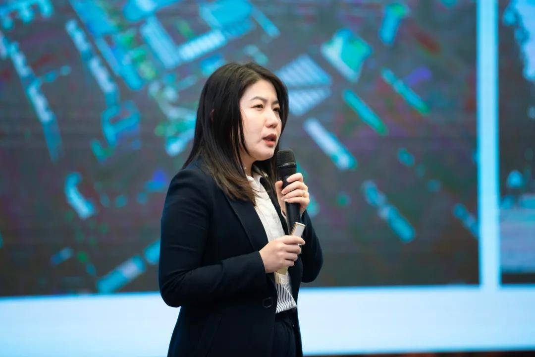 星河产业集团,星河招商总经理张冰发表了星河产业运营之道的演讲.