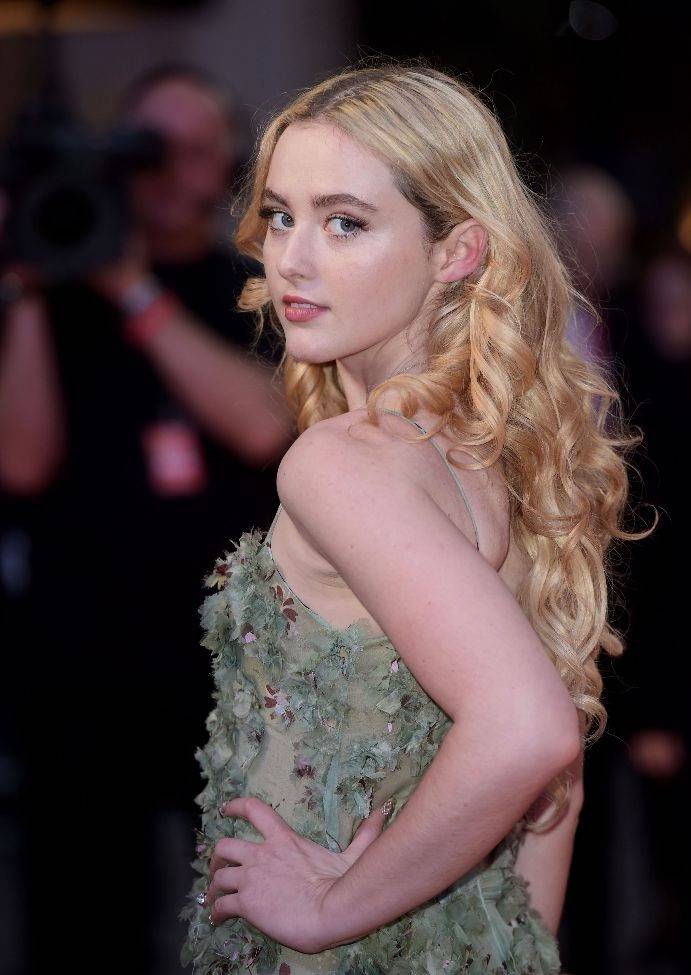 1/ 12 凯瑟琳·纽顿 真的很好看 很仙女有没有 就是好看啊 有点小性感