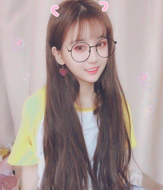 杨清柠儿子"小哪吒"吃奶照曝光,一个细节让网友直呼可怜的娃