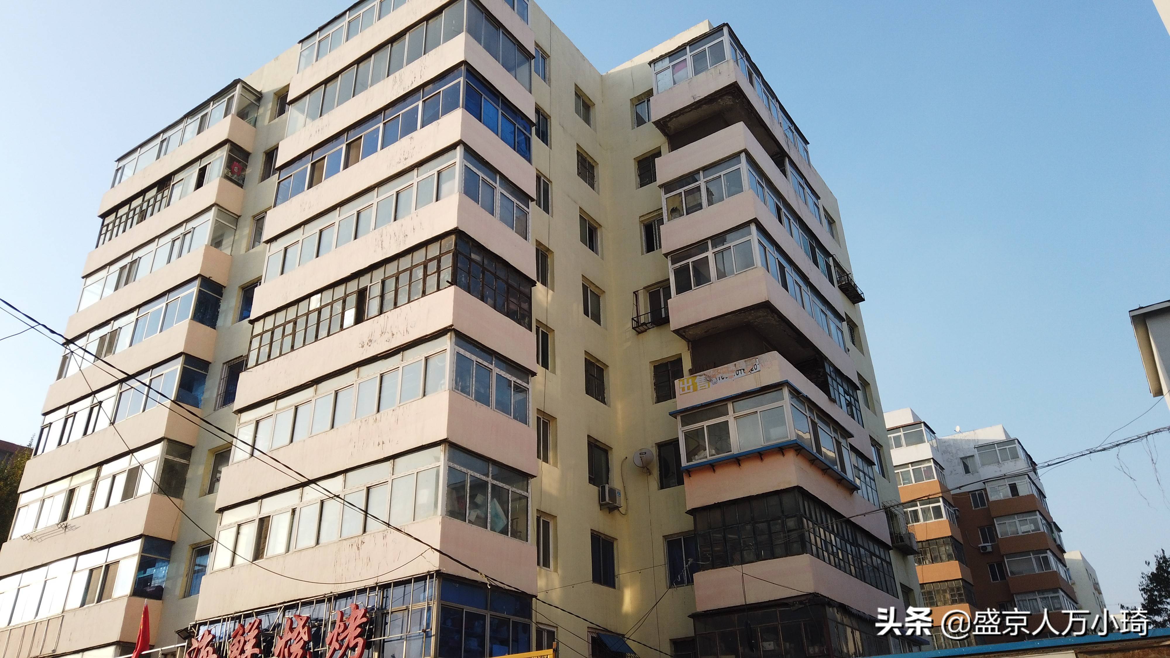 探访沈阳罕见老井字楼,阴森寂静,如坐井观天,酷似电影中的场景_手机搜