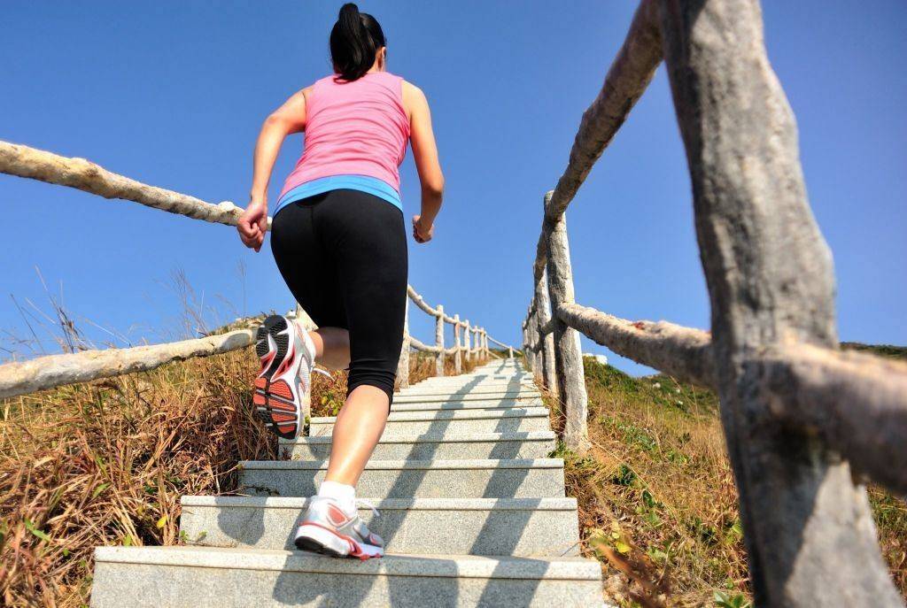 靠爬楼梯锻炼身体先来看看爬楼梯的后果吧