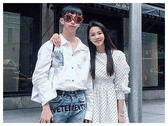 伊能静首次回应儿子穿女装争议:自由是非常珍贵的