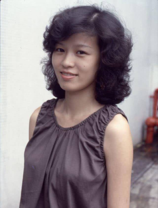 妻子病逝好友刘德华只说三个字,就让人为他的兄弟情义感动_梁洁华