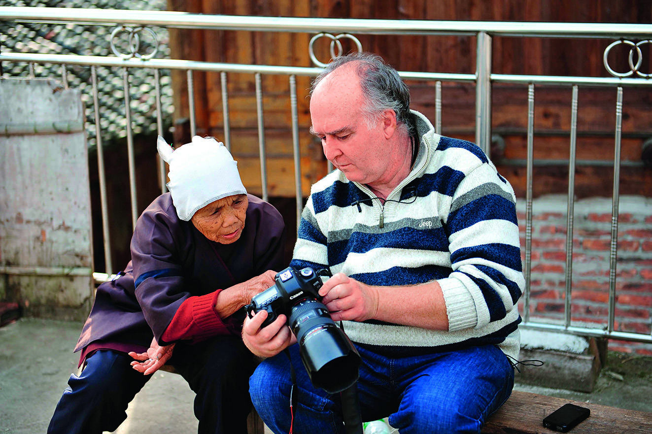 华夏民族文化：爱上中国的法国摄影师，用镜头记下30年侗寨记忆