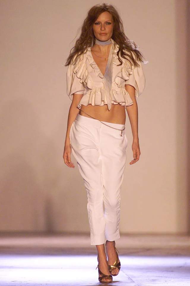 她借闺蜜成功上位,设计出公认"丑鞋",让王菲追捧,教贝嫂穿衣_phoebe