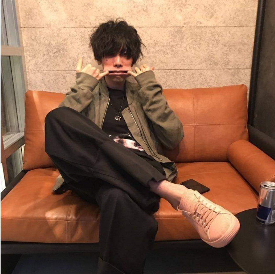 上天给你关上你一扇门必定会打开另一扇门鬼才米津玄师