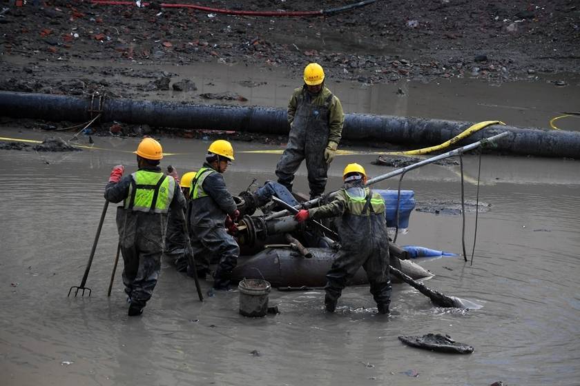 武汉:楚河首次抽干湖水清淤