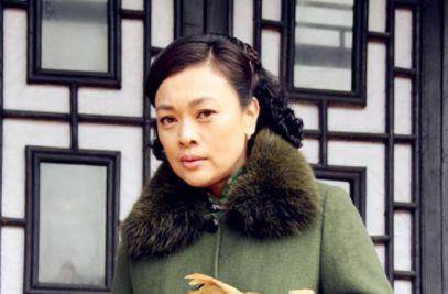 曾拒绝张艺谋,因罢演无戏可拍,二婚嫁外国人,生两个混血儿子_史可