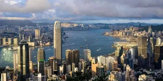 中国摩天大楼最多的城市，数量是深圳和上海总和，是迪拜的2倍