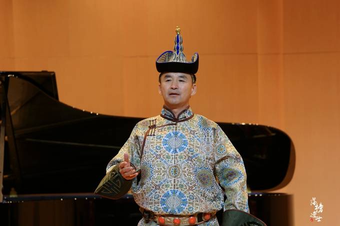内蒙古旅游，欣赏精彩的马头琴表演，悠扬的琴声，让人美到心醉！