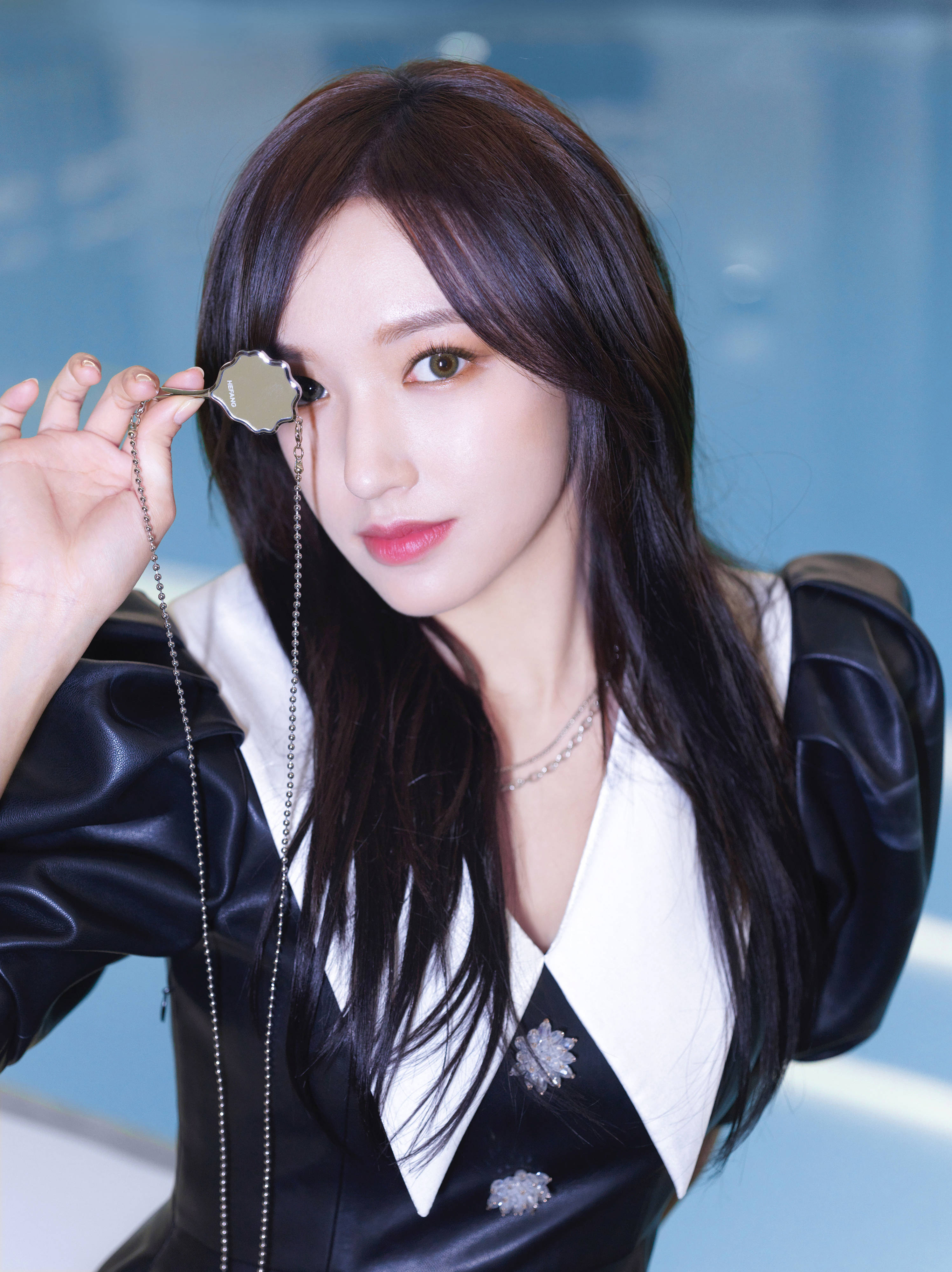 作为程潇出道以来的首支单曲,该海报一经发布,便赚足一众粉丝及网友的